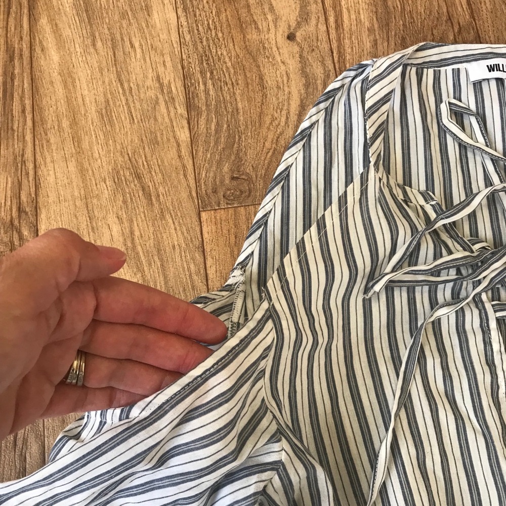 Striped Cold Shoulder Top - Picture 5 of 7